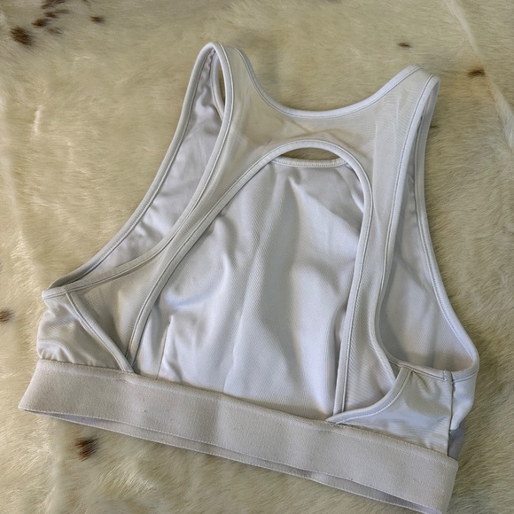 ALO - High neck, open back sports bra tank - Picture 4 of 4